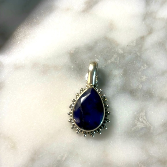 Natural Sapphire tear drop pendant in 925 sterling silver - Picture 1 of 6